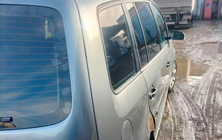 Volkswagen Touran III, 2003 год, 325 000 рублей, 11 фотография