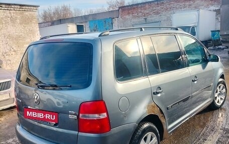 Volkswagen Touran III, 2003 год, 325 000 рублей, 4 фотография