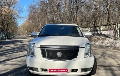 Cadillac Escalade III, 2008 год, 997 000 рублей, 7 фотография