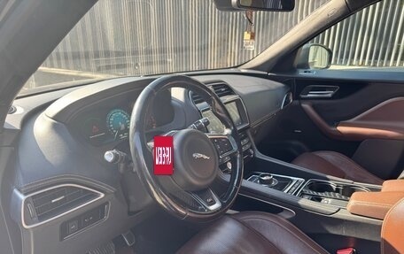 Jaguar F-Pace, 2017 год, 2 800 000 рублей, 8 фотография