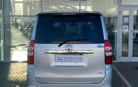 Toyota Noah III, 2010 год, 999 000 рублей, 4 фотография