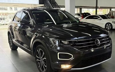 Volkswagen T-Roc I, 2022 год, 1 800 000 рублей, 1 фотография