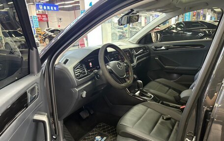 Volkswagen T-Roc I, 2022 год, 1 800 000 рублей, 6 фотография