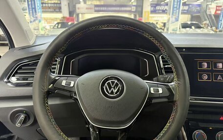 Volkswagen T-Roc I, 2022 год, 1 800 000 рублей, 7 фотография