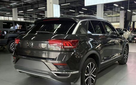 Volkswagen T-Roc I, 2022 год, 1 800 000 рублей, 5 фотография