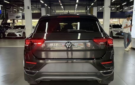Volkswagen T-Roc I, 2022 год, 1 800 000 рублей, 4 фотография