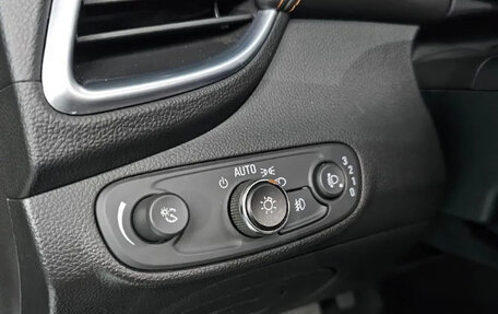 Chevrolet Trax, 2022 год, 1 050 000 рублей, 13 фотография