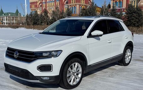 Volkswagen T-Roc I, 2022 год, 1 810 000 рублей, 3 фотография