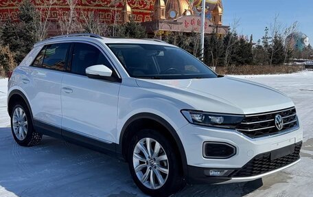 Volkswagen T-Roc I, 2022 год, 1 810 000 рублей, 2 фотография