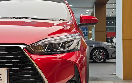 Toyota Yaris XP150 рестайлинг, 2022 год, 1 169 069 рублей, 2 фотография