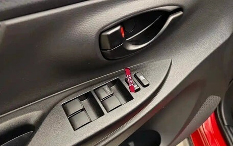 Toyota Yaris XP150 рестайлинг, 2022 год, 1 169 069 рублей, 23 фотография