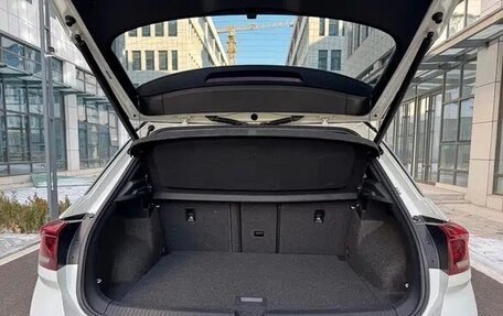 Volkswagen T-Roc I, 2022 год, 1 560 004 рублей, 8 фотография