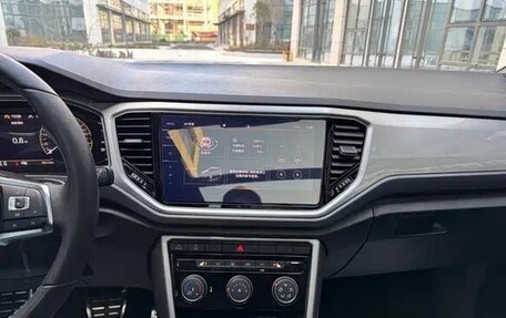 Volkswagen T-Roc I, 2022 год, 1 560 004 рублей, 18 фотография