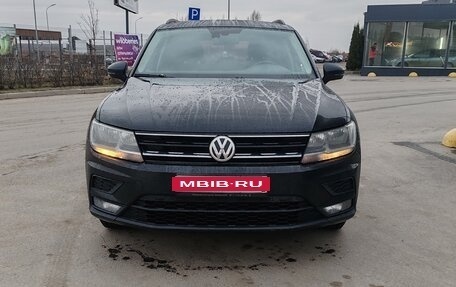 Volkswagen Tiguan II, 2018 год, 1 600 000 рублей, 1 фотография