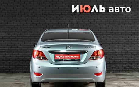 Hyundai Solaris II рестайлинг, 2011 год, 700 000 рублей, 5 фотография