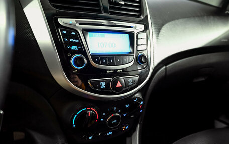 Hyundai Solaris II рестайлинг, 2011 год, 700 000 рублей, 15 фотография