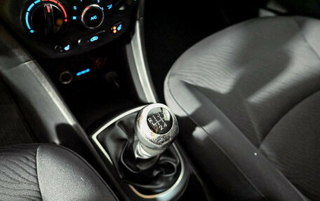 Hyundai Solaris II рестайлинг, 2011 год, 700 000 рублей, 14 фотография