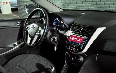 Hyundai Solaris II рестайлинг, 2011 год, 700 000 рублей, 17 фотография