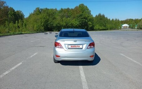 Hyundai Solaris II рестайлинг, 2013 год, 750 000 рублей, 2 фотография