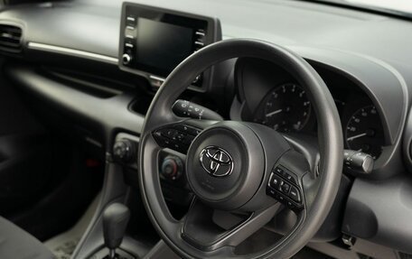 Toyota Yaris, 2020 год, 1 350 000 рублей, 11 фотография