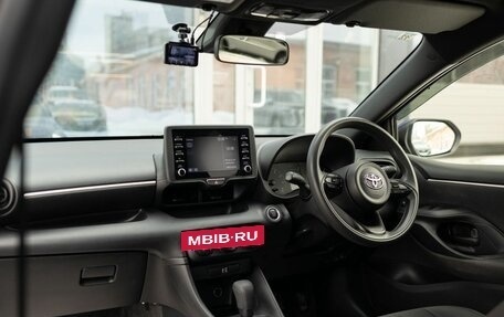 Toyota Yaris, 2020 год, 1 350 000 рублей, 10 фотография