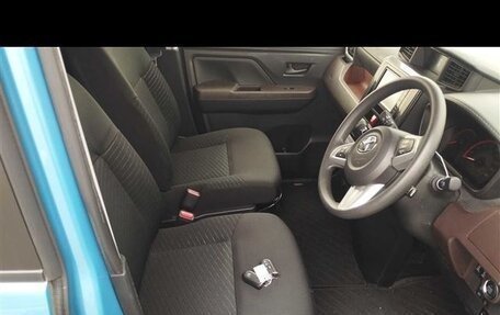 Toyota Roomy I, 2018 год, 850 000 рублей, 11 фотография