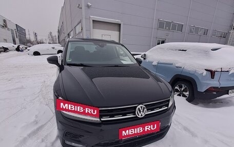 Volkswagen Tiguan II, 2019 год, 2 450 000 рублей, 2 фотография