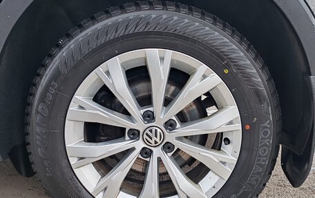 Volkswagen Tiguan II, 2018 год, 1 600 000 рублей, 22 фотография