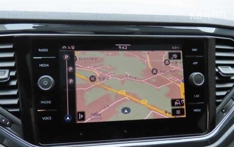 Volkswagen T-Roc I, 2022 год, 1 627 000 рублей, 10 фотография