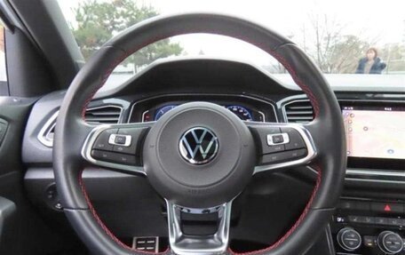 Volkswagen T-Roc I, 2022 год, 1 627 000 рублей, 6 фотография