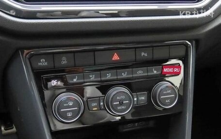 Volkswagen T-Roc I, 2022 год, 1 627 000 рублей, 9 фотография