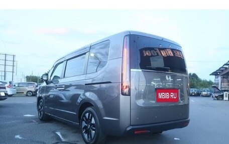 Honda Stepwgn, 2022 год, 2 500 000 рублей, 2 фотография