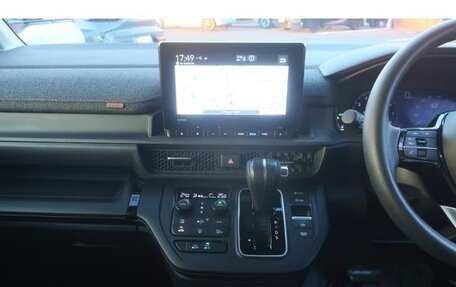Honda Stepwgn, 2022 год, 2 500 000 рублей, 9 фотография
