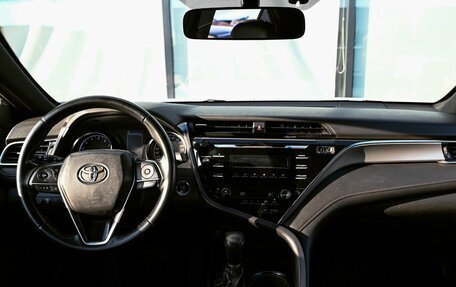 Toyota Camry, 2020 год, 2 400 000 рублей, 12 фотография