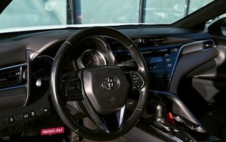 Toyota Camry, 2020 год, 2 400 000 рублей, 10 фотография