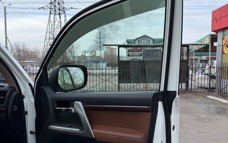 Toyota Land Cruiser 200, 2014 год, 3 997 000 рублей, 21 фотография