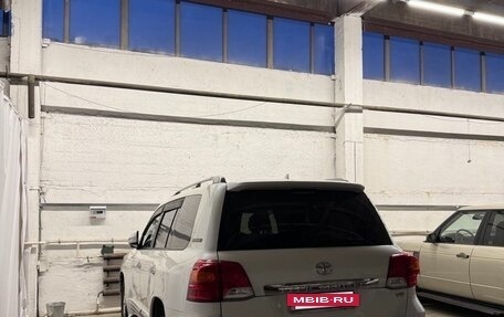 Toyota Land Cruiser 200, 2014 год, 3 997 000 рублей, 27 фотография