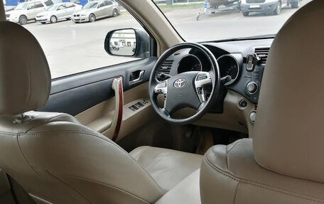 Toyota Highlander III, 2011 год, 1 990 000 рублей, 4 фотография