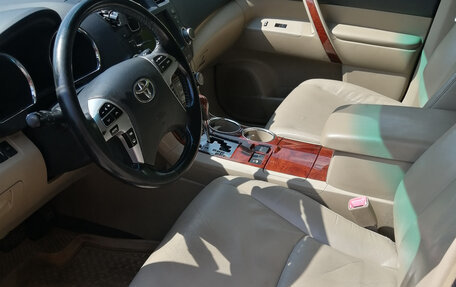 Toyota Highlander III, 2011 год, 1 990 000 рублей, 7 фотография