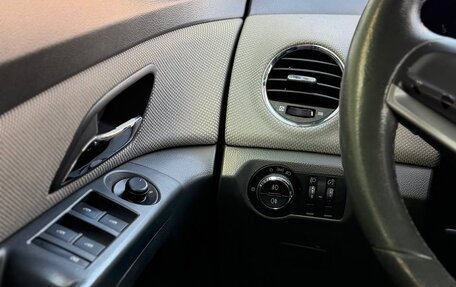 Chevrolet Cruze II, 2010 год, 690 000 рублей, 10 фотография