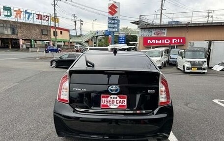 Toyota Prius, 2015 год, 1 340 000 рублей, 5 фотография