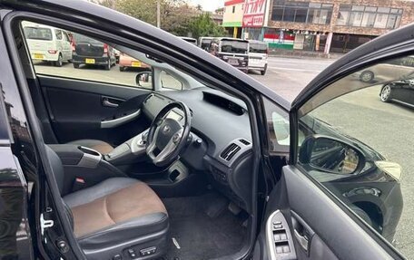 Toyota Prius, 2015 год, 1 340 000 рублей, 8 фотография