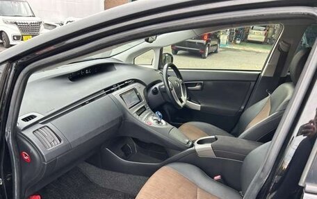 Toyota Prius, 2015 год, 1 340 000 рублей, 10 фотография