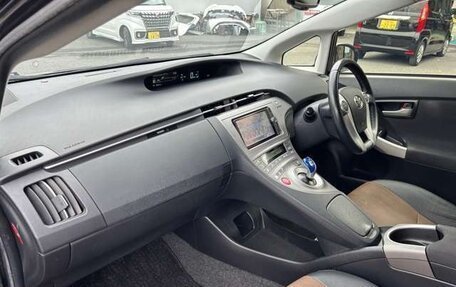 Toyota Prius, 2015 год, 1 340 000 рублей, 11 фотография