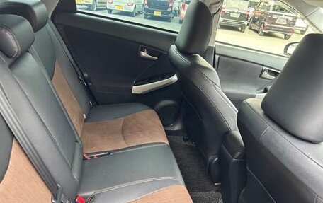 Toyota Prius, 2015 год, 1 340 000 рублей, 17 фотография