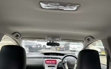 Toyota Prius, 2015 год, 1 340 000 рублей, 13 фотография