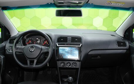 Volkswagen Polo VI (EU Market), 2017 год, 1 100 000 рублей, 16 фотография