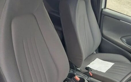 Toyota Yaris, 2020 год, 1 100 000 рублей, 22 фотография