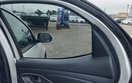 Toyota Yaris, 2020 год, 1 100 000 рублей, 16 фотография