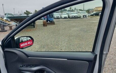 Toyota Yaris, 2020 год, 1 100 000 рублей, 24 фотография